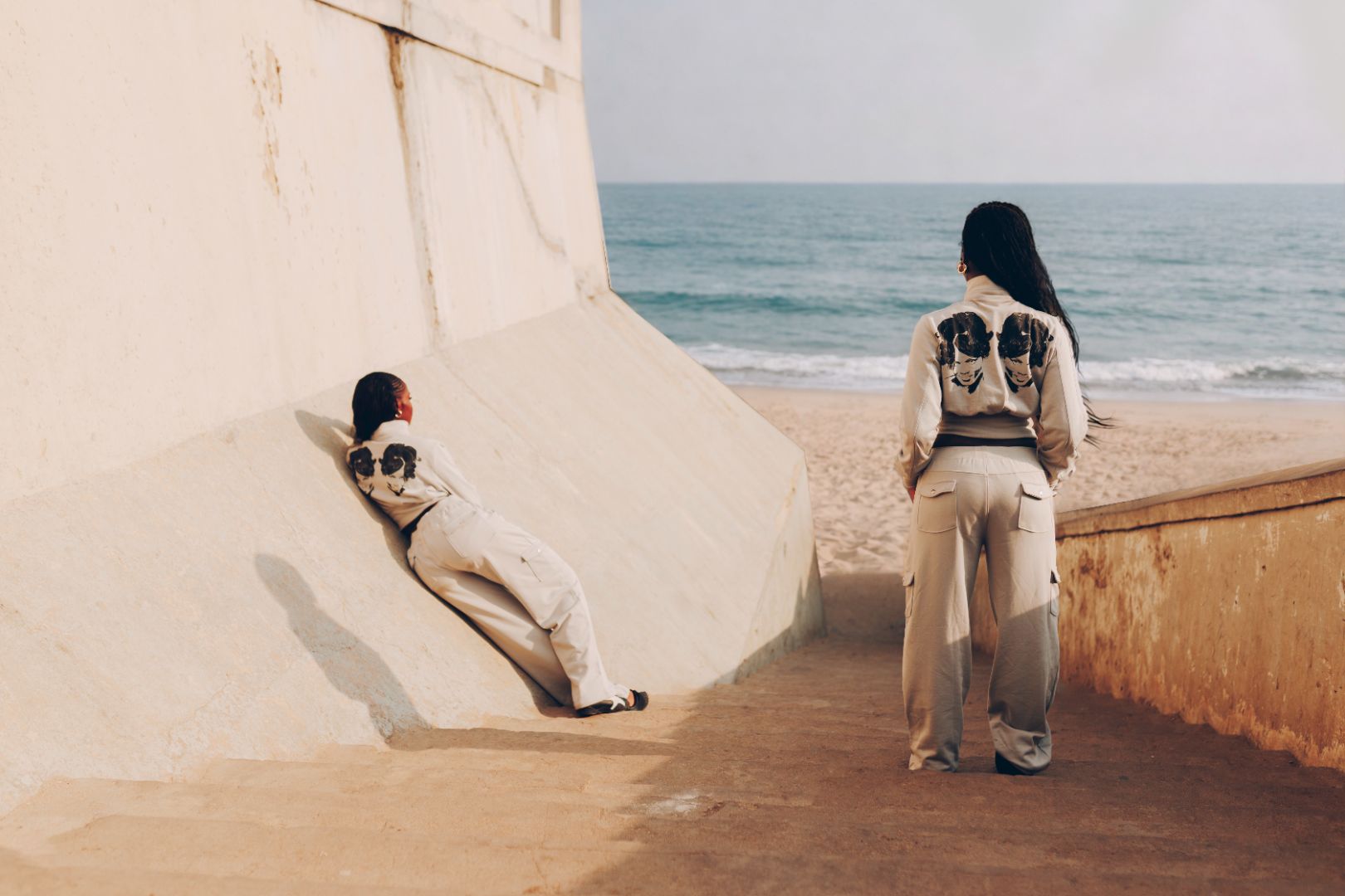 SOUL SISTERS AT THE TIDE.